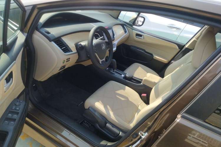 Used Honda Jade 2013 1.8L automatic Comfort version 5 seats Interior 5