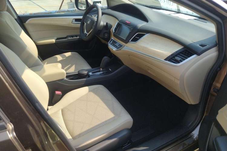 Used Honda Jade 2013 1.8L automatic Comfort version 5 seats Interior 6