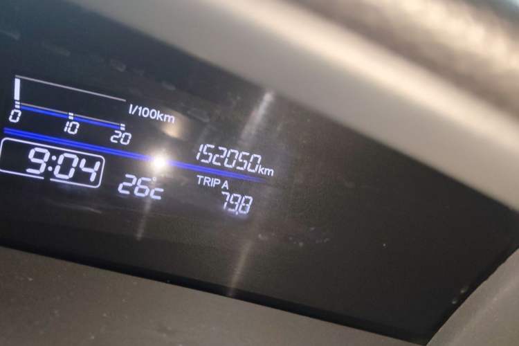 Used Honda Jade 2013 1.8L automatic Comfort version 5 seats Odometer Close Up