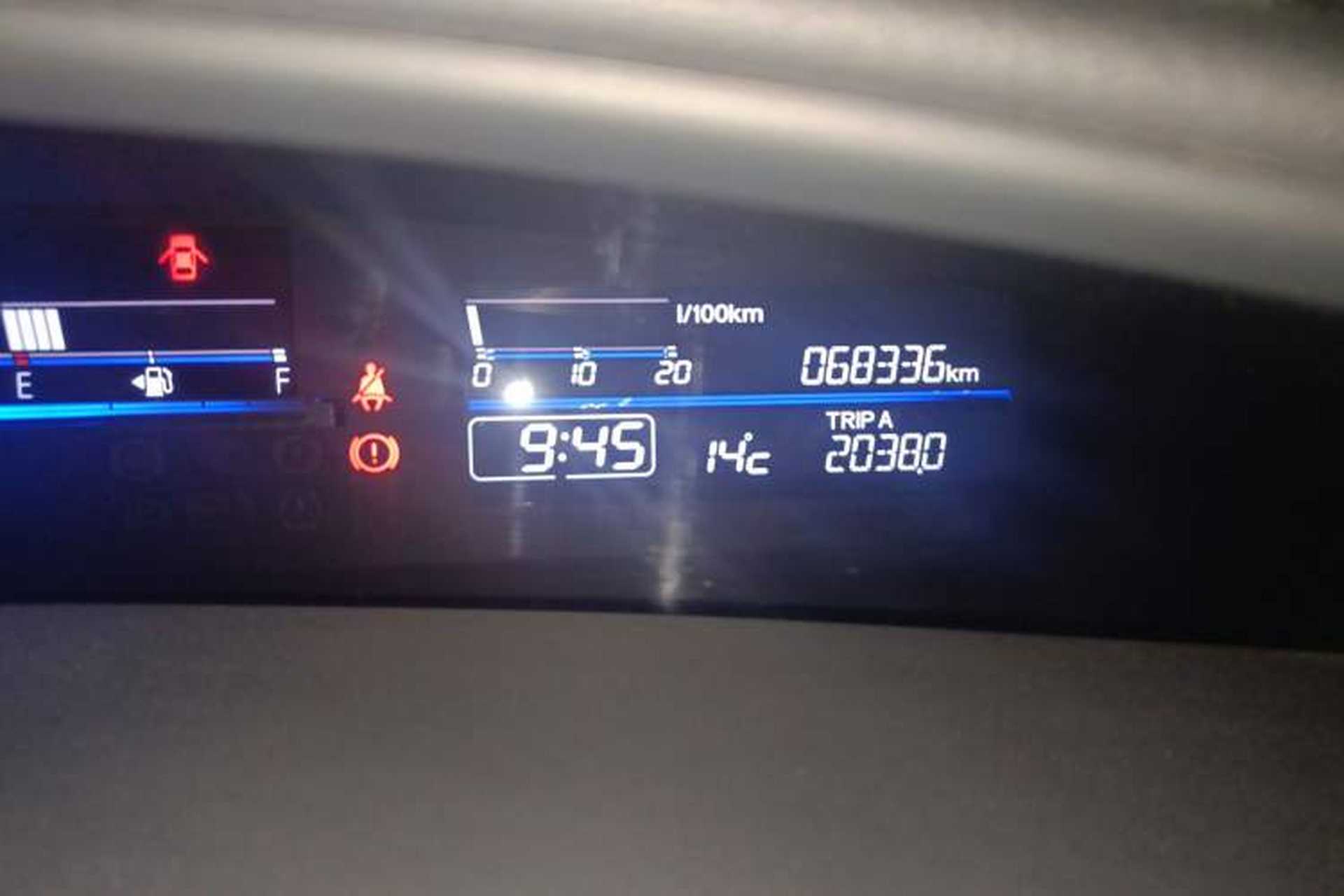 Used Honda Jade 2013 1.8L CVT Luxury Edition 5 seats Odometer Close Up