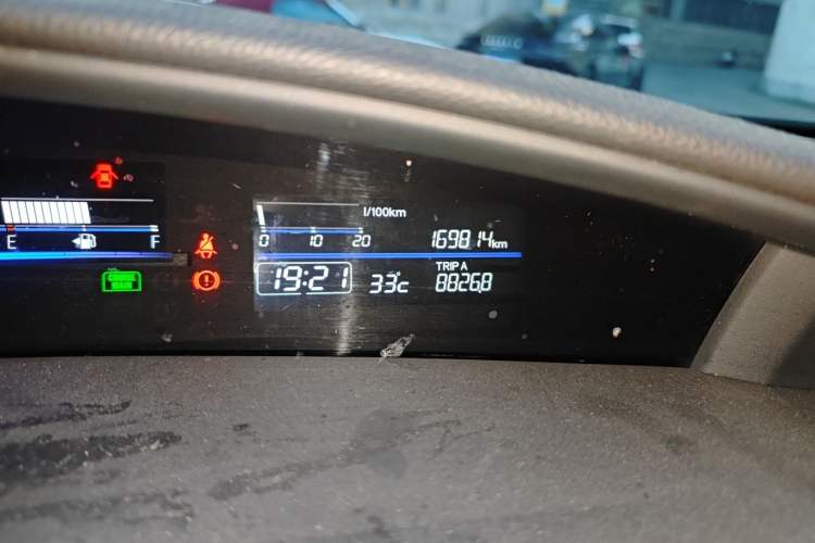 Used Honda Jade 2013 1.8L CVT Luxury Edition 5 seats Odometer Close Up