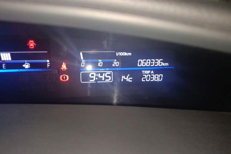 Used Honda Jade 2013 1.8L CVT Luxury Edition 5 seats Odometer Close Up