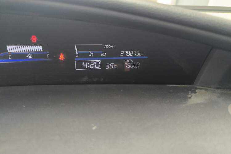 Used Honda Jade 2013 1.8L automatic Comfort version 5 seats Odometer Close Up