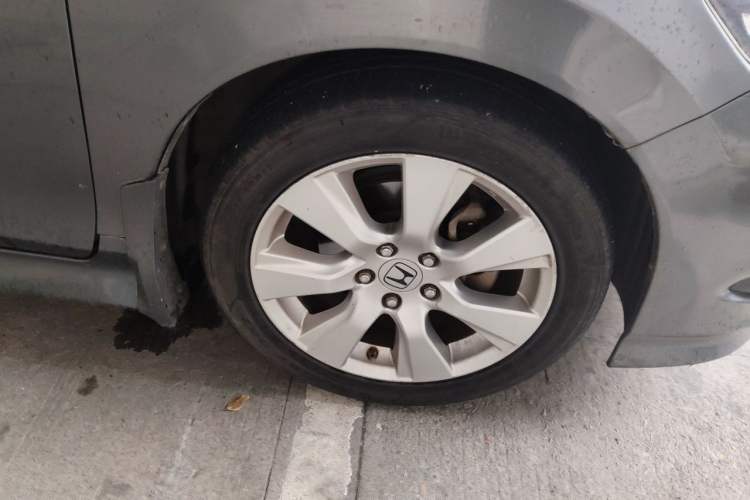 Used Honda Jade 2013 1.8L automatic Comfort version 5 seats Right Front Wheel Hub