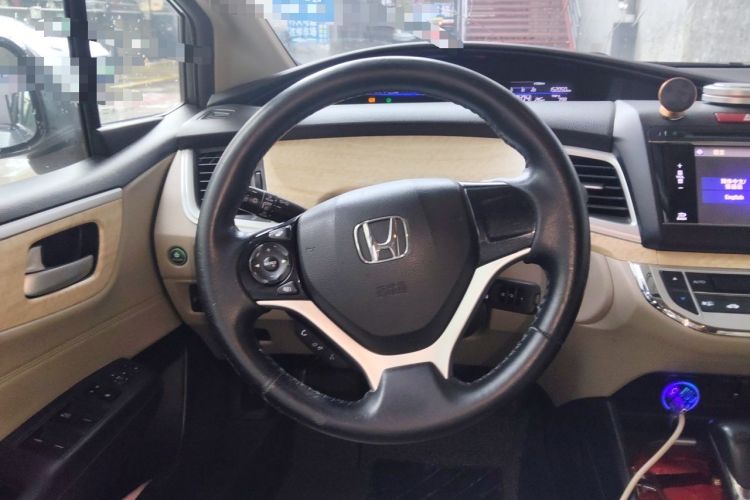 Used Honda Jade 2013 1.8L automatic Comfort version 5 seats Steering Wheel