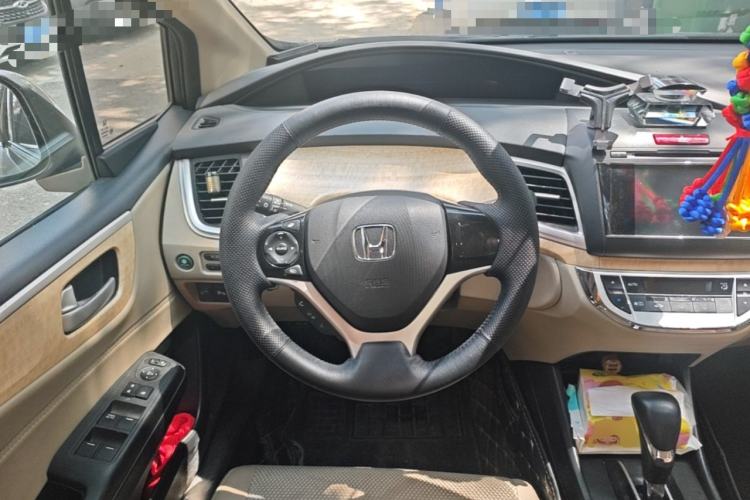 Used Honda Jade 2013 1.8L automatic Comfort version 6 seats Steering Wheel