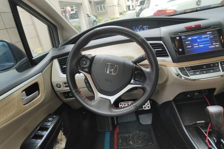 Used Honda Jade 2013 1.8L automatic Comfort version 5 seats Steering Wheel