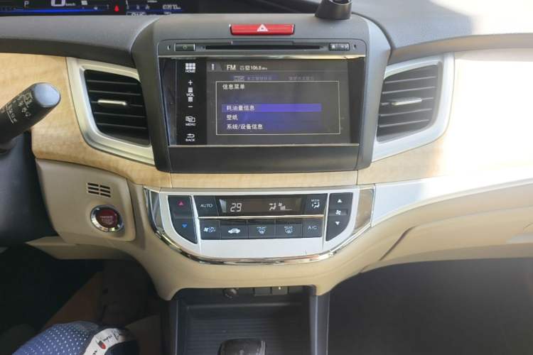 Used Honda Jade 2013 1.8L CVT Luxury Edition 5 seats Audio And AC Panel