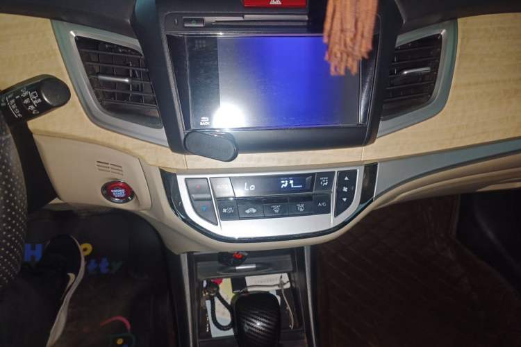 Used Honda Jade 2013 1.8L CVT Luxury Edition 5 seats Audio And AC Panel