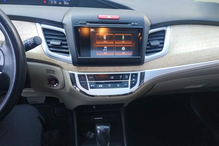 Used Honda Jade 2013 1.8L CVT Luxury Edition 6 seats Audio And AC Panel
