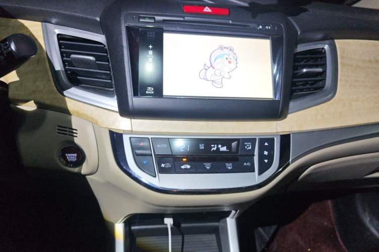 Used Honda Jade 2013 1.8L CVT Luxury Edition 5 seats Audio And AC Panel