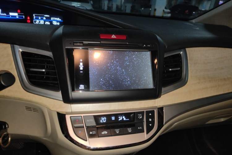 Used Honda Jade 2013 1.8L automatic Comfort version 5 seats Audio And AC Panel