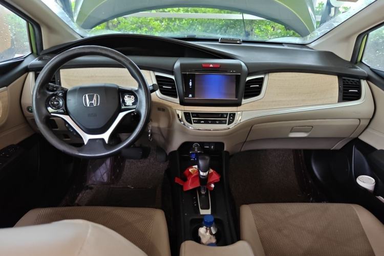 Used Honda Jade 2013 1.8L automatic Comfort version 5 seats Center Console