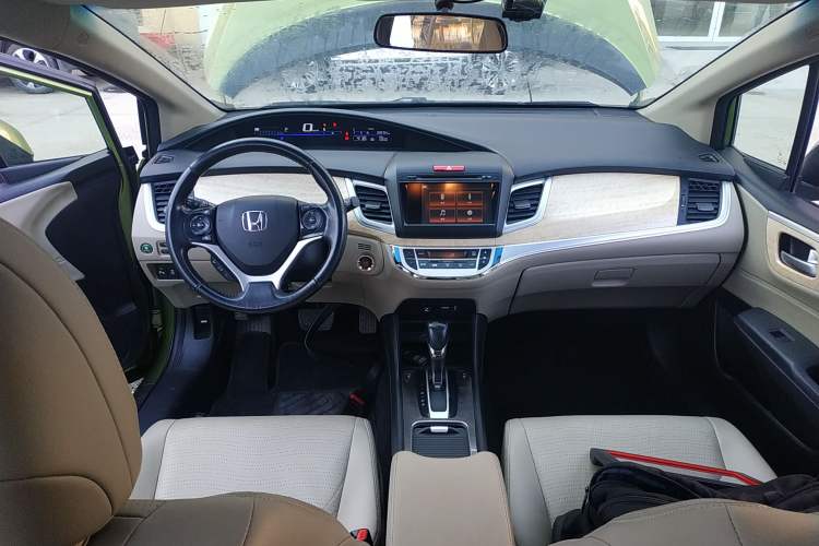 Used Honda Jade 2013 1.8L CVT Luxury Edition 6 seats Center Console