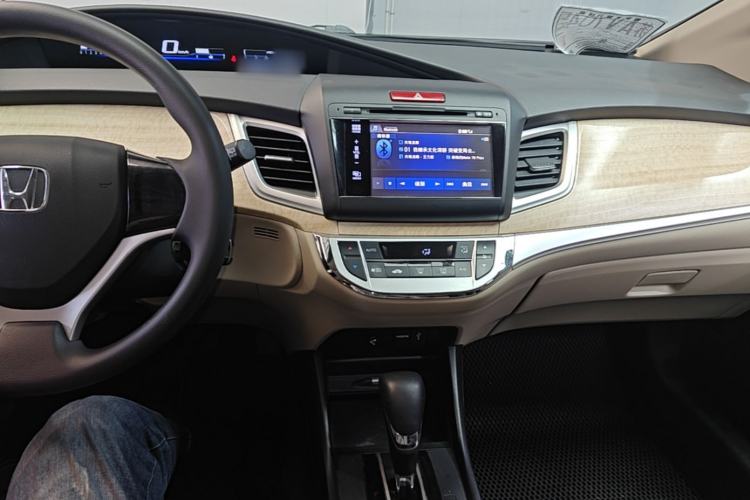Used Honda Jade 2013 1.8L automatic Comfort version 5 seats Center Console