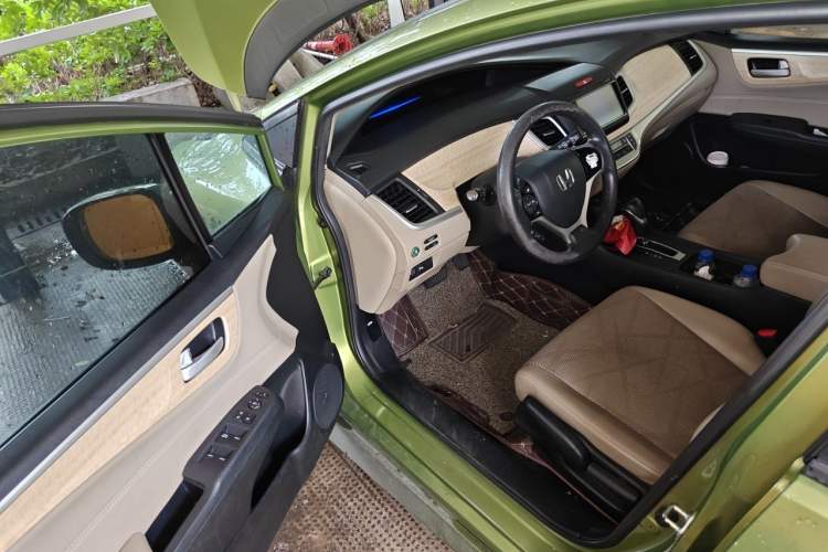 Used Honda Jade 2013 1.8L automatic Comfort version 5 seats Driver Seat