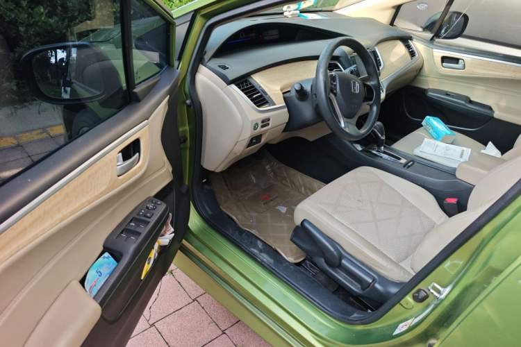 Used Honda Jade 2013 1.8L automatic Comfort version 5 seats Driver Seat