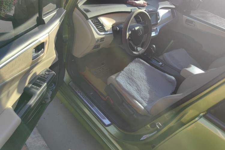 Used Honda Jade 2013 1.8L automatic Comfort version 5 seats Driver Seat