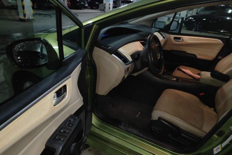 Used Honda Jade 2013 1.8L automatic Comfort version 5 seats Driver Seat