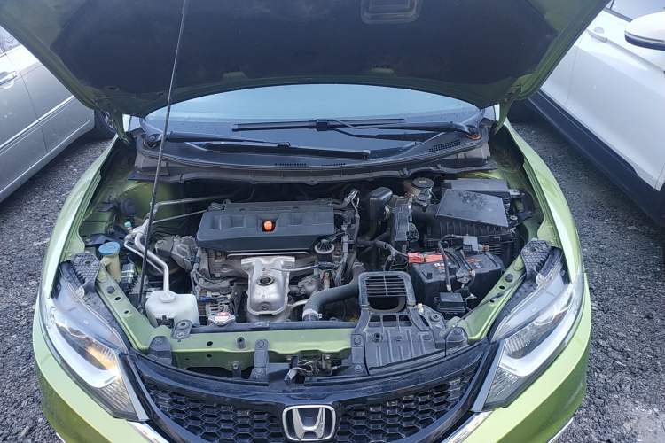 Used Honda Jade 2013 1.8L CVT Luxury Edition 6 seats Engine Bay