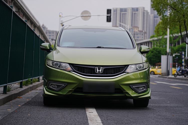 Used Honda Jade 2013 1.8L automatic Comfort version 5 seats Exterior 2