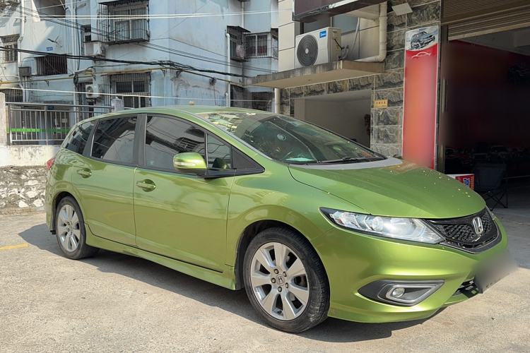 Used Honda Jade 2013 1.8L automatic Comfort version 6 seats Exterior 2