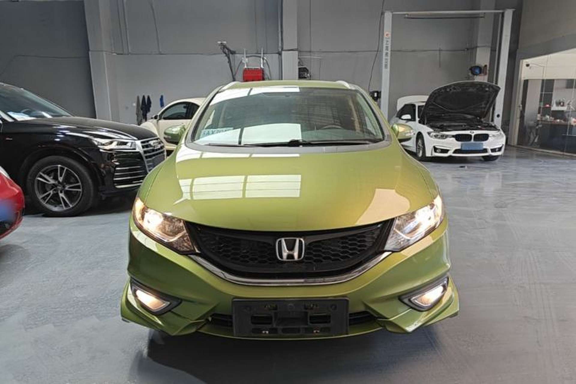 Used Honda Jade 2013 1.8L automatic Comfort version 5 seats Front