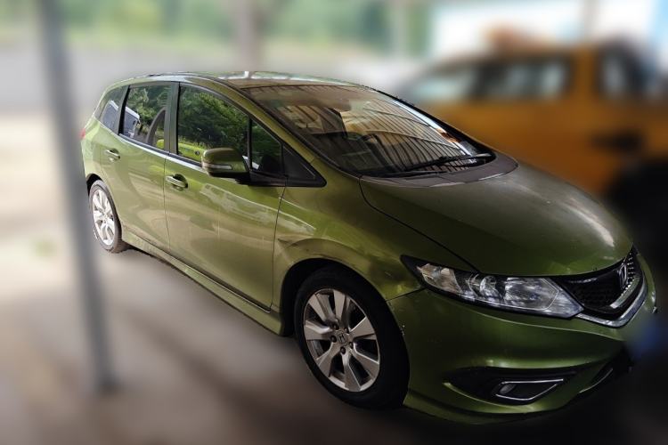Used Honda Jade 2013 1.8L automatic Comfort version 5 seats Front Right 45 Deg