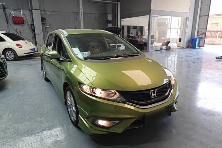 Used Honda Jade 2013 1.8L automatic Comfort version 5 seats Front Right 45 Deg
