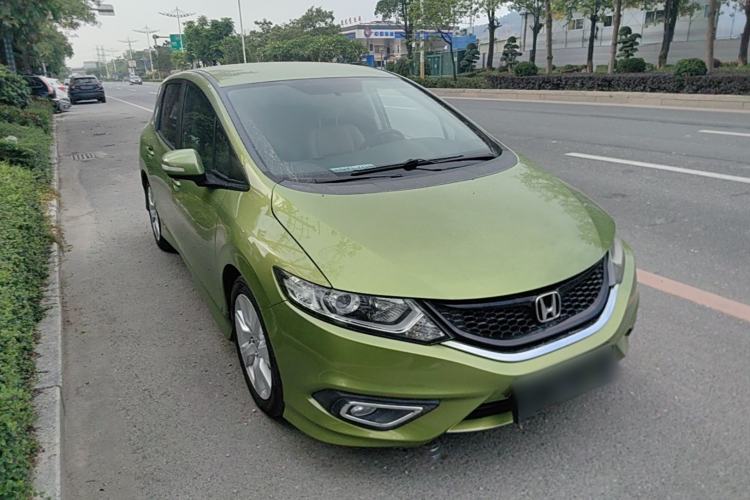 Used Honda Jade 2013 1.8L automatic Comfort version 5 seats Front Right 45 Deg