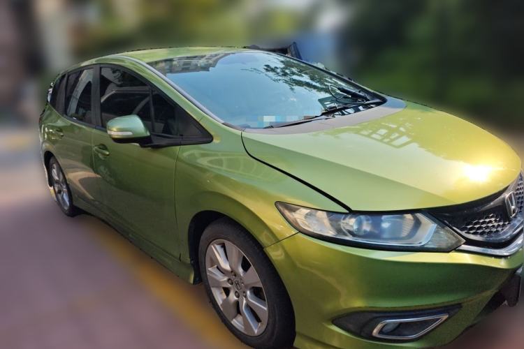 Used Honda Jade 2013 1.8L automatic Comfort version 5 seats Front Right 45 Deg