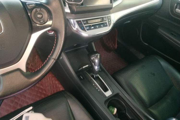 Used Honda Jade 2013 1.8L CVT Luxury Edition 6 seats Gear Lever