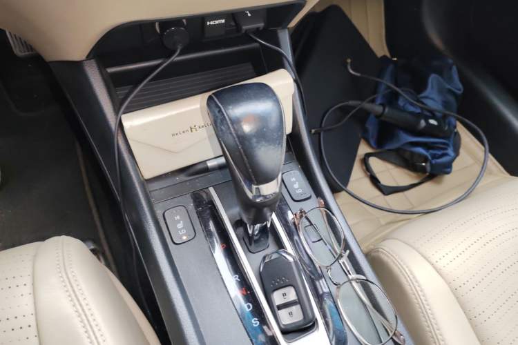 Used Honda Jade 2013 1.8L CVT Luxury Edition 5 seats Gear Lever