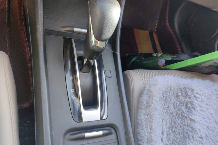 Used Honda Jade 2013 1.8L automatic Comfort version 5 seats Gear Lever
