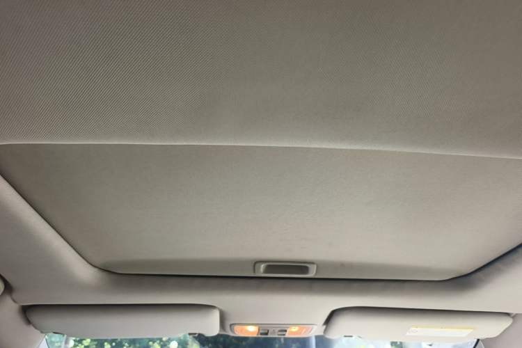 Used Honda Jade 2013 1.8L CVT Luxury Edition 5 seats Headliner