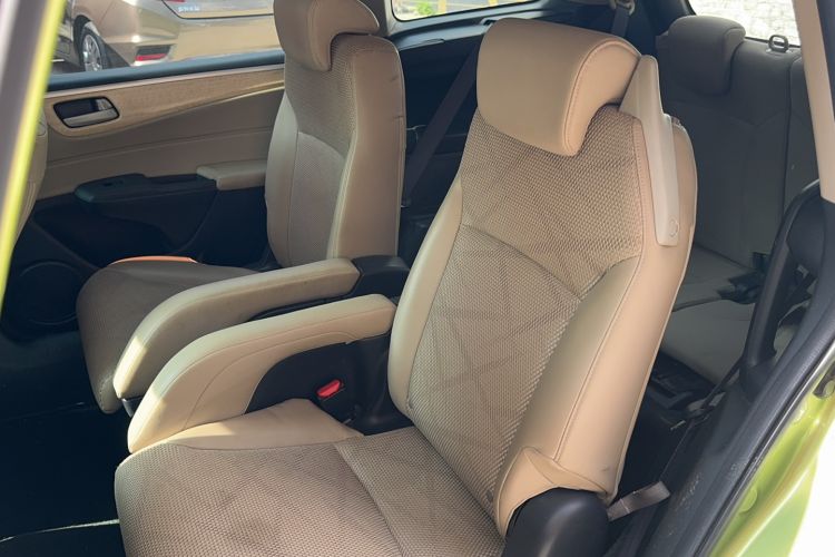 Used Honda Jade 2013 1.8L automatic Comfort version 6 seats Interior 1