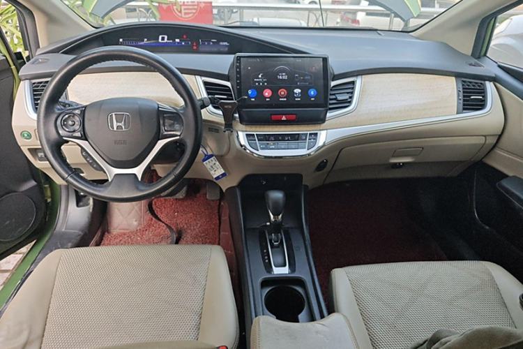 Used Honda Jade 2013 1.8L automatic Comfort version 5 seats Interior 1