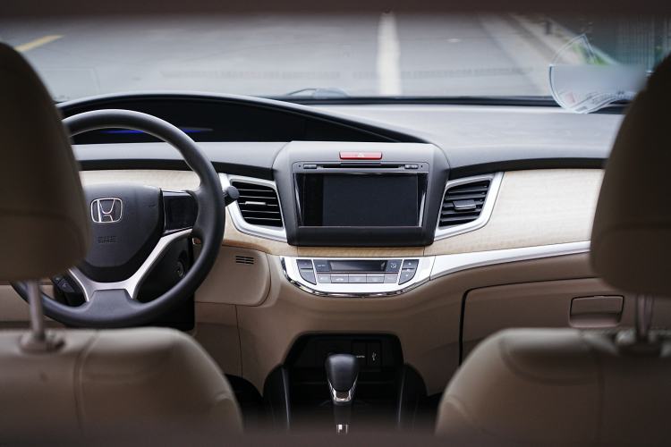 Used Honda Jade 2013 1.8L automatic Comfort version 5 seats Interior 2