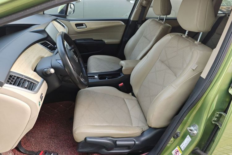 Used Honda Jade 2013 1.8L automatic Comfort version 5 seats Interior 2