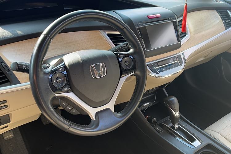 Used Honda Jade 2013 1.8L CVT Luxury Edition 5 seats Interior 3