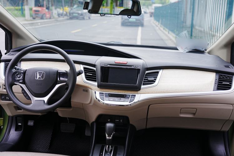 Used Honda Jade 2013 1.8L automatic Comfort version 5 seats Interior 4