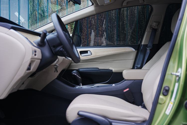 Used Honda Jade 2013 1.8L automatic Comfort version 5 seats Interior 9