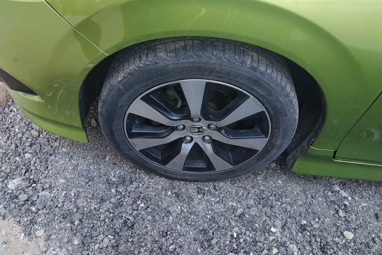 Used Honda Jade 2013 1.8L CVT Luxury Edition 6 seats Left Front Wheel Hub