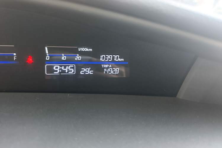 Used Honda Jade 2013 1.8L CVT Luxury Edition 5 seats Odometer Close Up