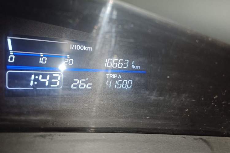 Used Honda Jade 2013 1.8L CVT Luxury Edition 5 seats Odometer Close Up
