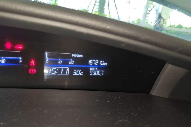 Used Honda Jade 2013 1.8L automatic Comfort version 5 seats Odometer Close Up