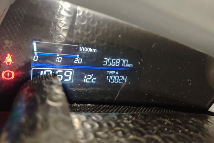 Used Honda Jade 2013 1.8L CVT Luxury Edition 5 seats Odometer Close Up