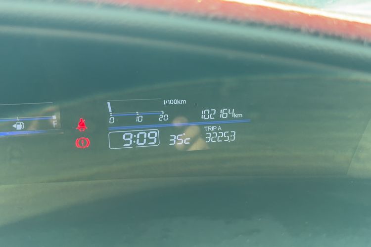 Used Honda Jade 2013 1.8L automatic Comfort version 6 seats Odometer Close Up