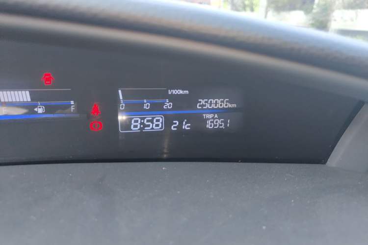 Used Honda Jade 2013 1.8L CVT Luxury Edition 5 seats Odometer Close Up