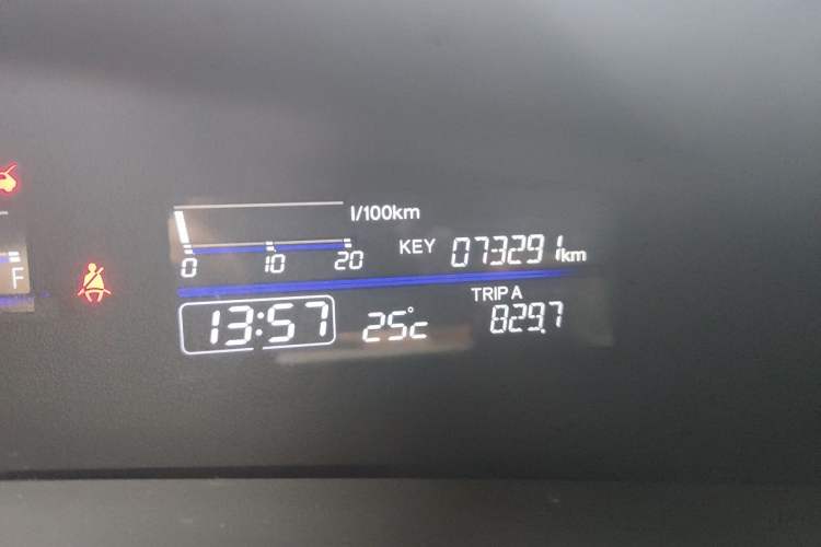 Used Honda Jade 2013 1.8L CVT Luxury Edition 6 seats Odometer Close Up